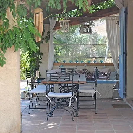 Holiday Lei Roucas Villa *