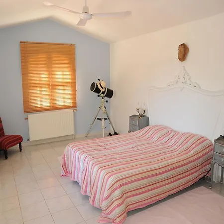 Holiday Lei Roucas Villa